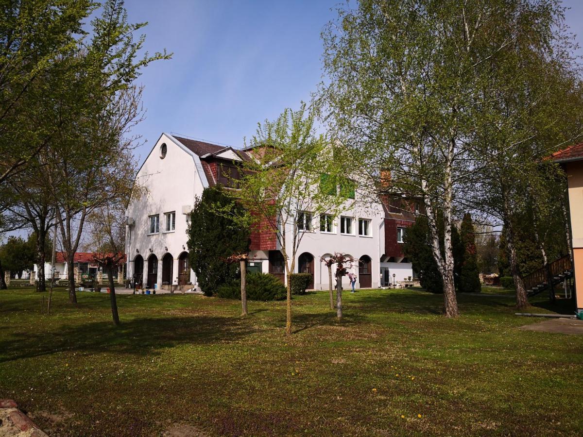 Laguna Panzio Gárdony Exteriör bild